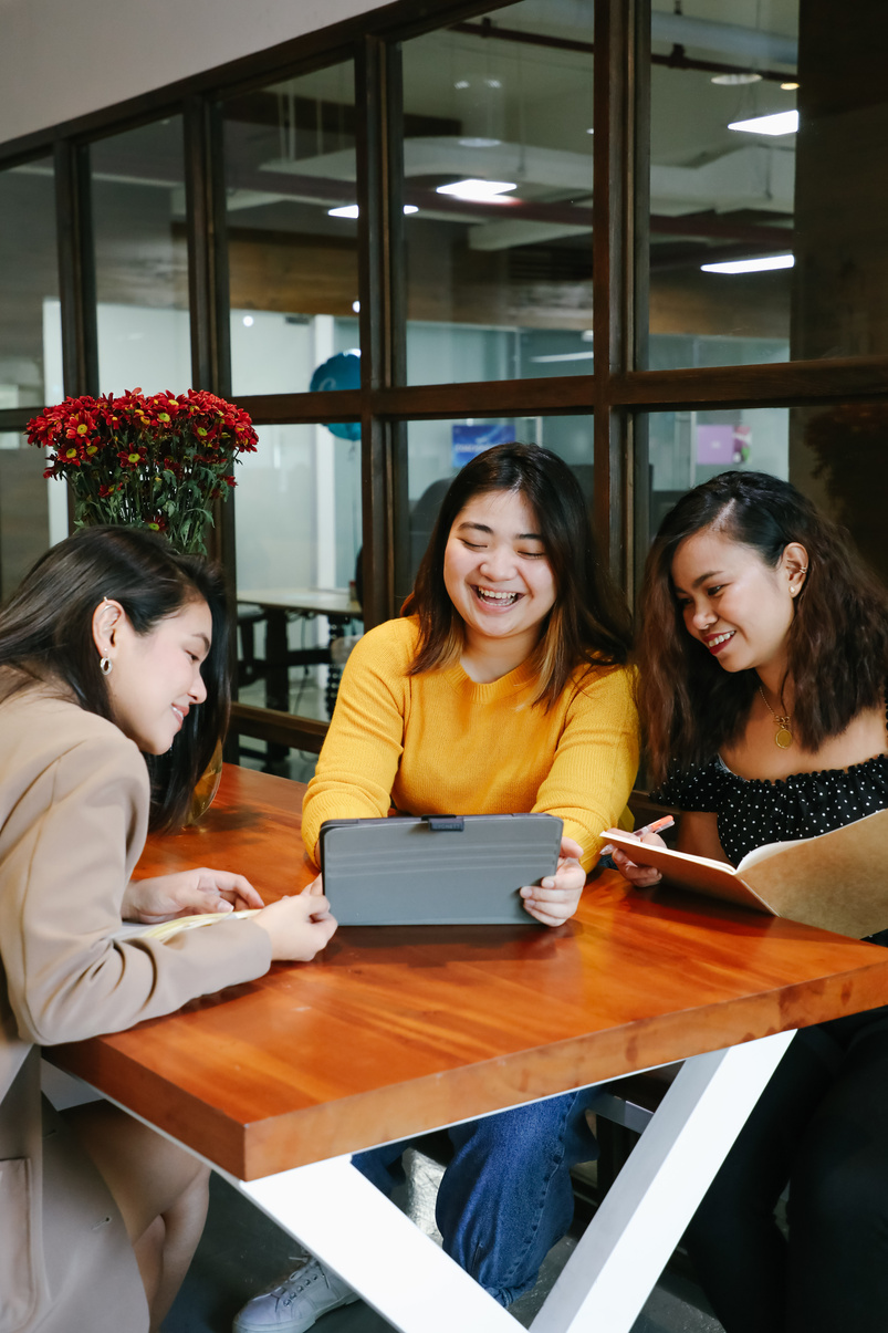 Women collaborating in the office